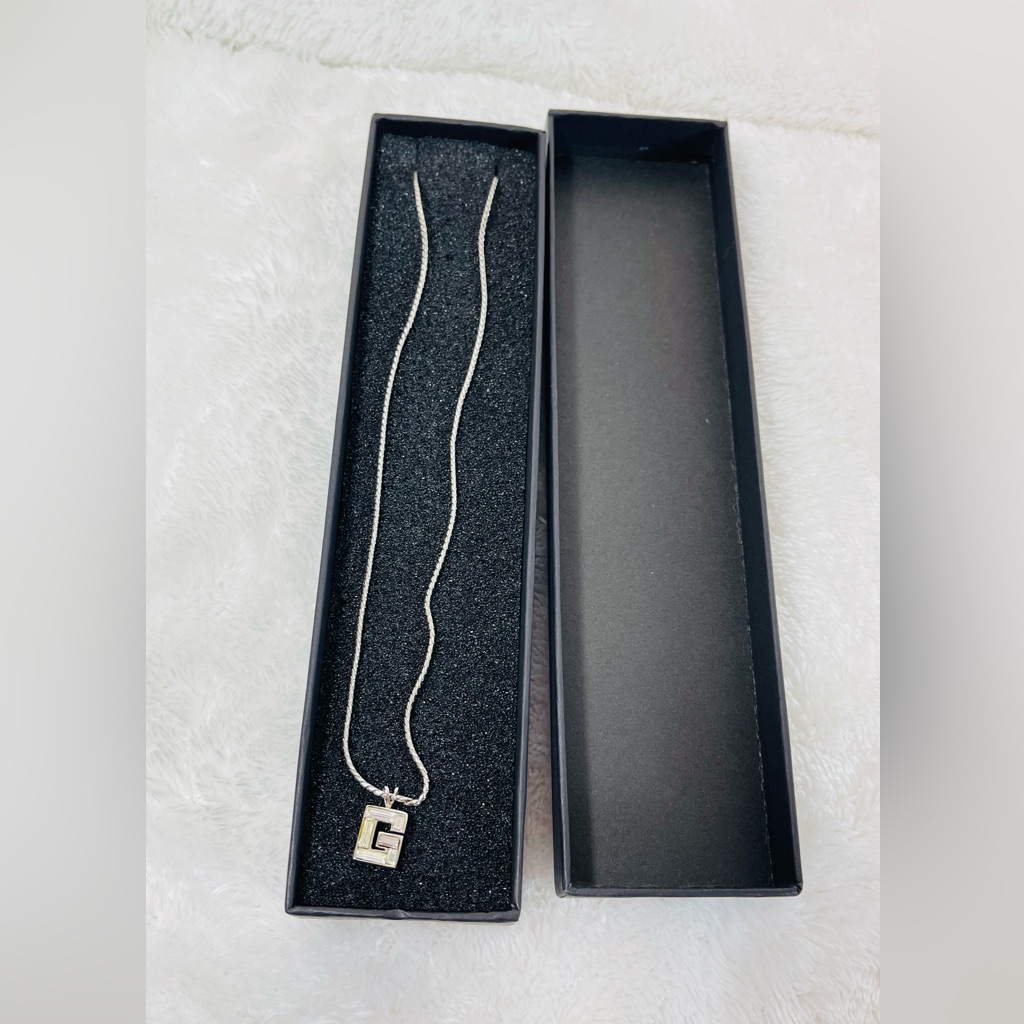 Givenchy Authentic Vintage Crystal Baguette G-Logo Pendant Necklace Silver 150$